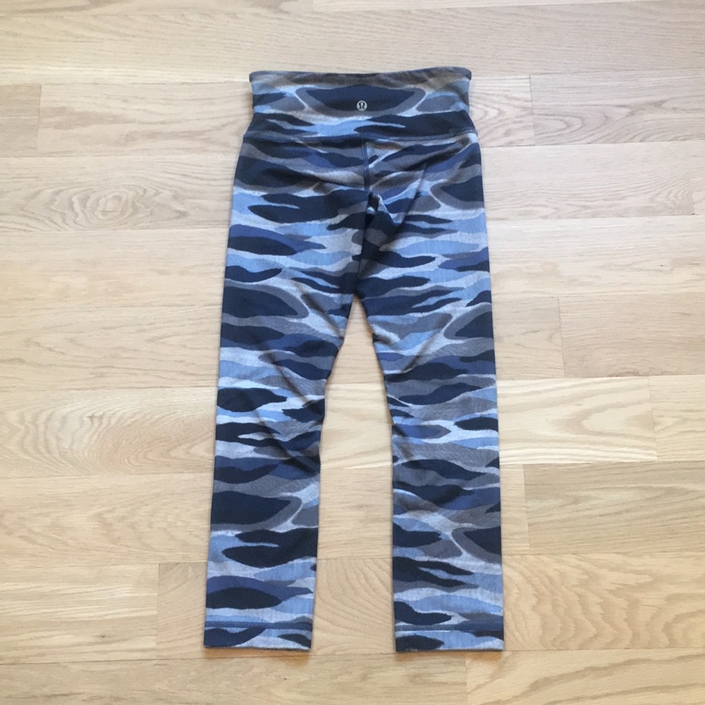 RARE lululemon wunder under crop